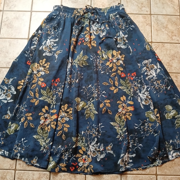 #0209 Women's Blue Floral Design Abaadlw Skirt Size Large w/Pockets - Picture 1 of 15